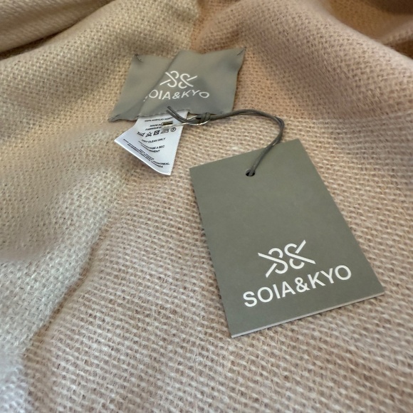 SOIA & KYO Poncho Woven Scarfigan with Fringe in Quartz One Size NWT - Picture 9 of 10